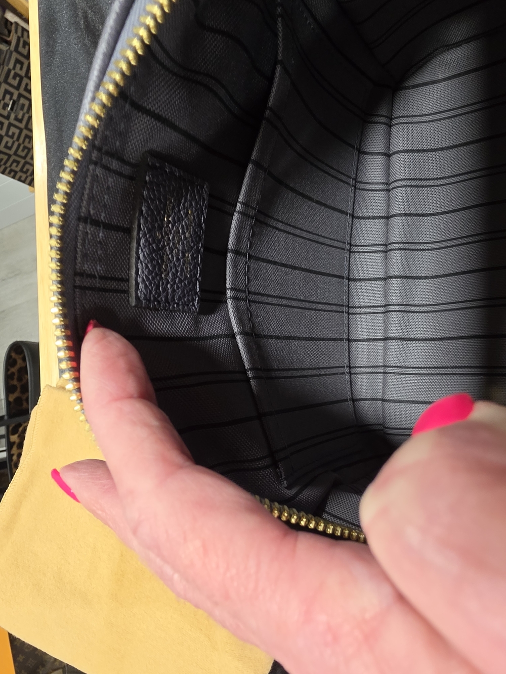Louis Vuitton Studded Empriente Speedy 20 Bandouliere Limited Edition-Rare - Picture 9 of 16